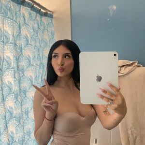 Meet your Posher, Mia